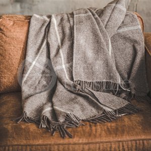 Wool blanket with fringes "Elegant" brown